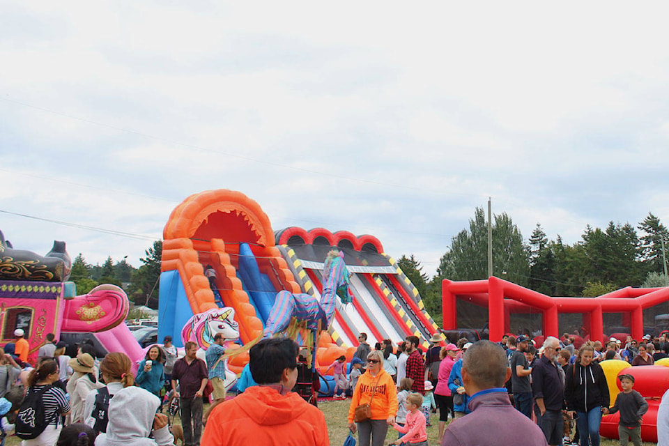 The festival drew large crowds despite the cloudy weather and intermittent rain. (Devon Bidal/News Staff)