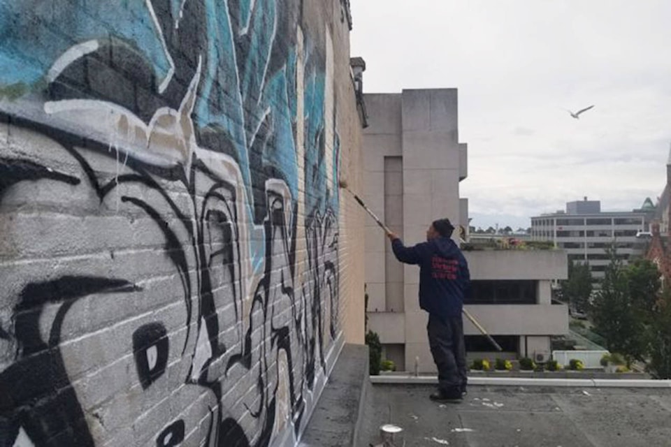 18125400_web1_190815-VNE-Graffiti