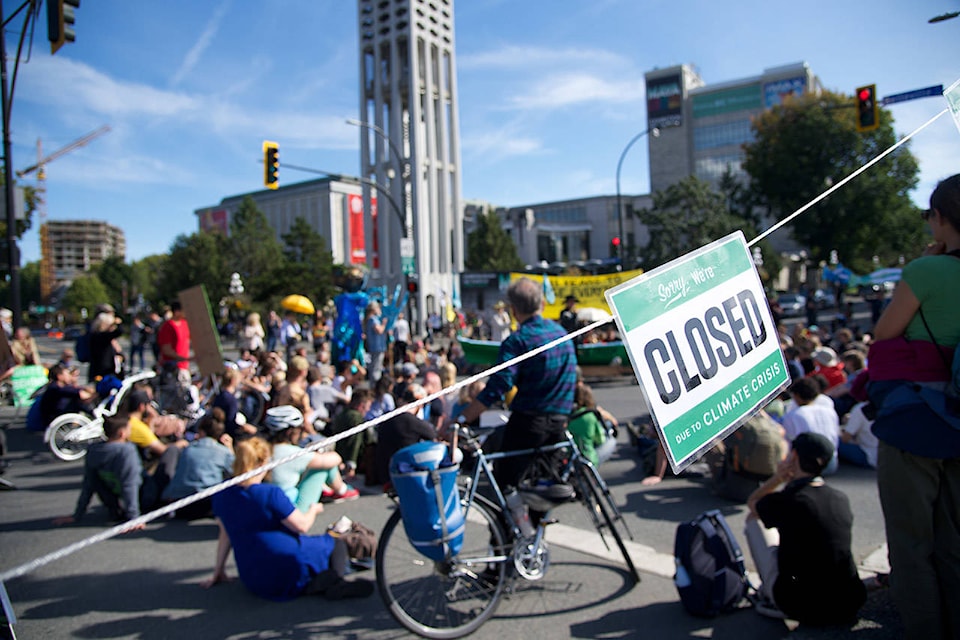 Hundreds gathered in downtown Victoria in support of the Extinction Rebellion protest (Nicole Crescenzi/News Staff)