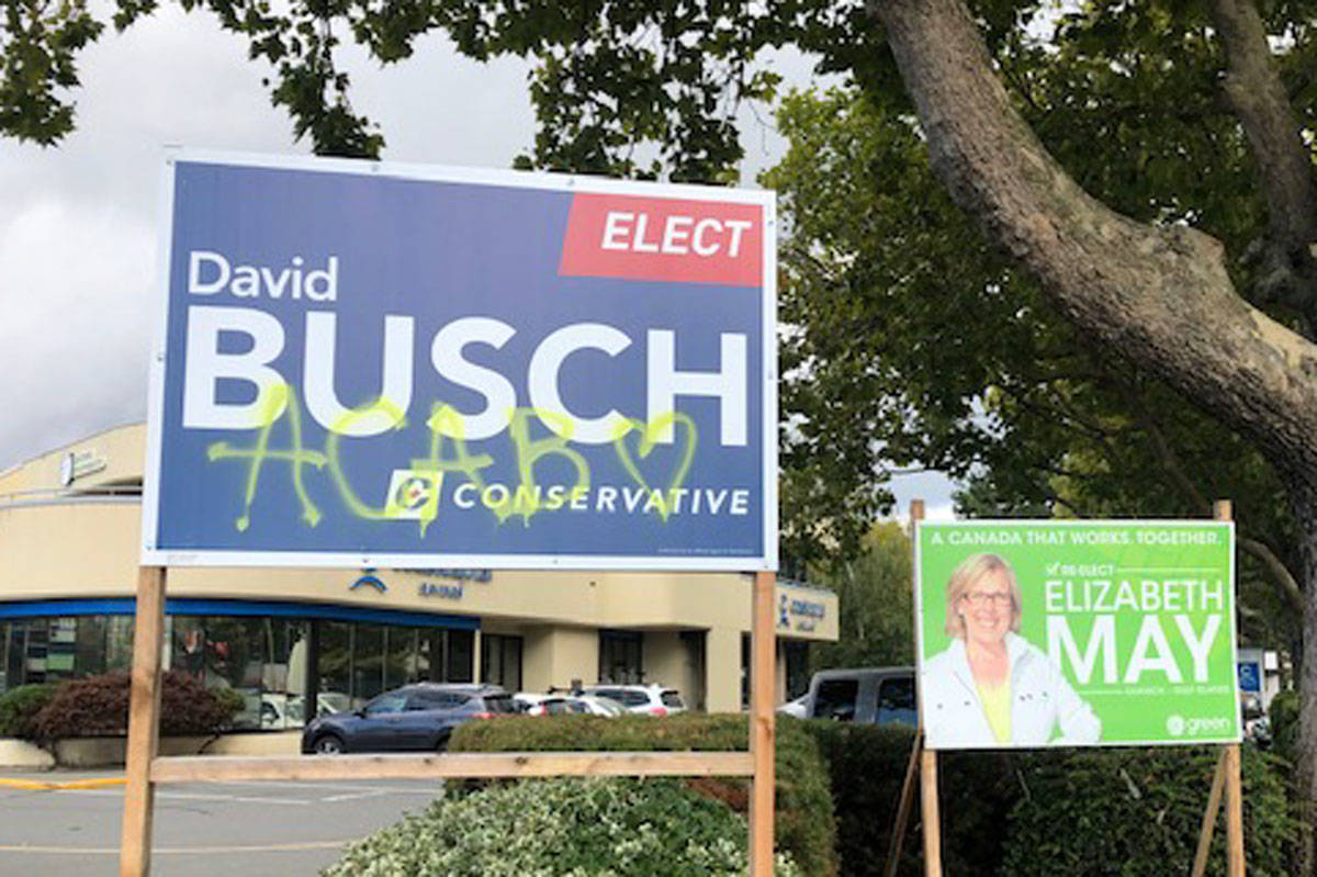 18758887_web1_191001-SNE-CONSERVATIVE-ELECTION-SIGNS2