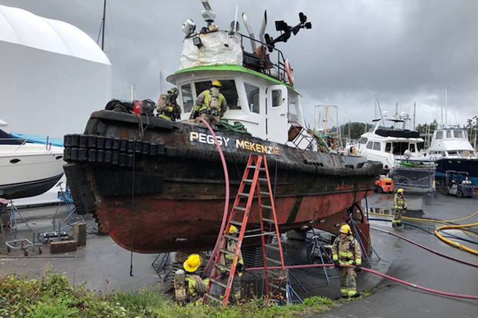 18840265_web1_sidney_boat_fire