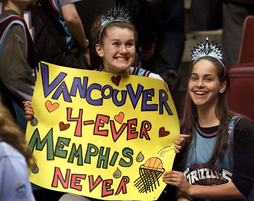 18992925_web1_grizzlies-fan-cp