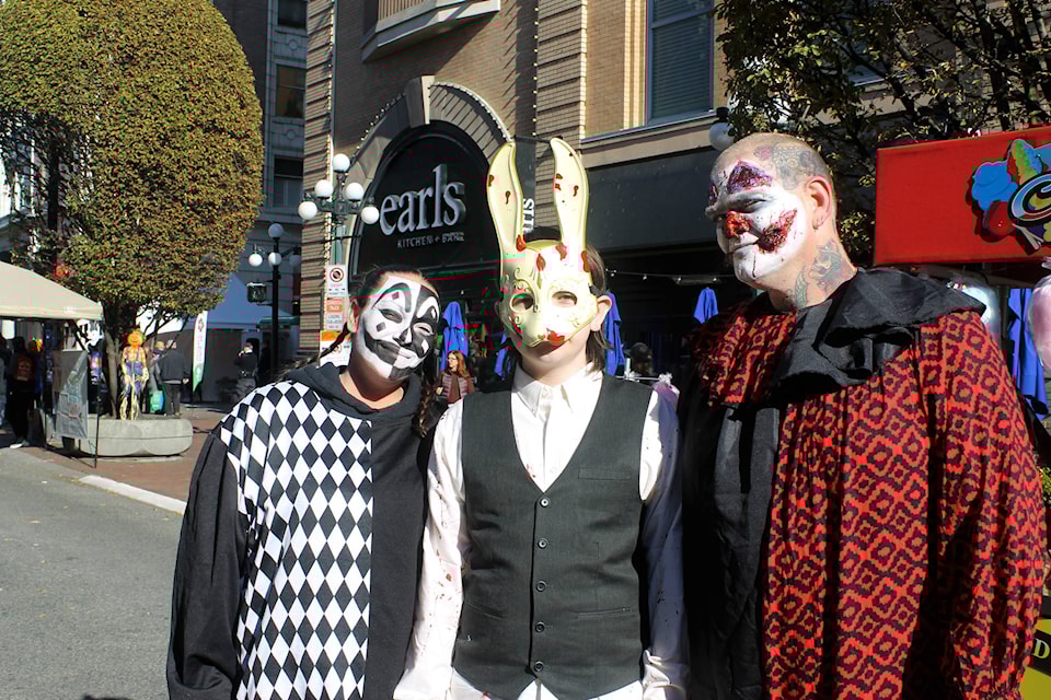 19123531_web1_WickedVicCostumesFINAL