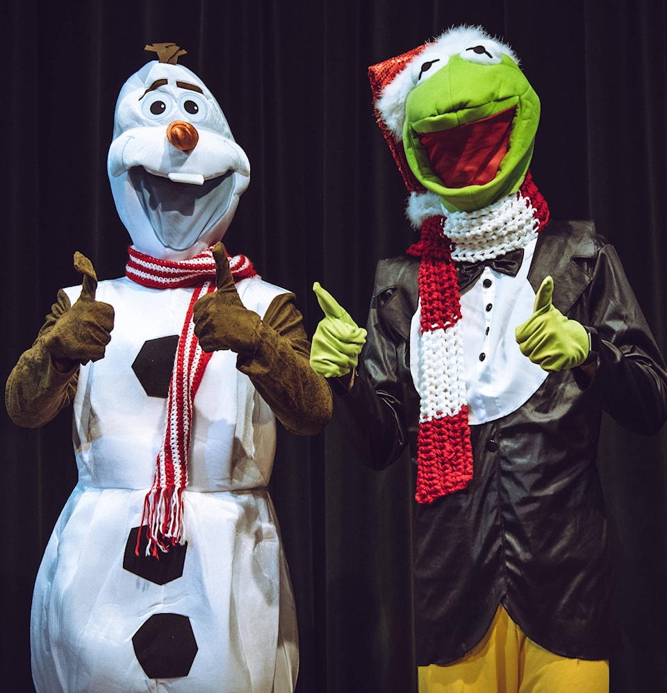 19226432_web1_Olaf-and-Kermit-copy