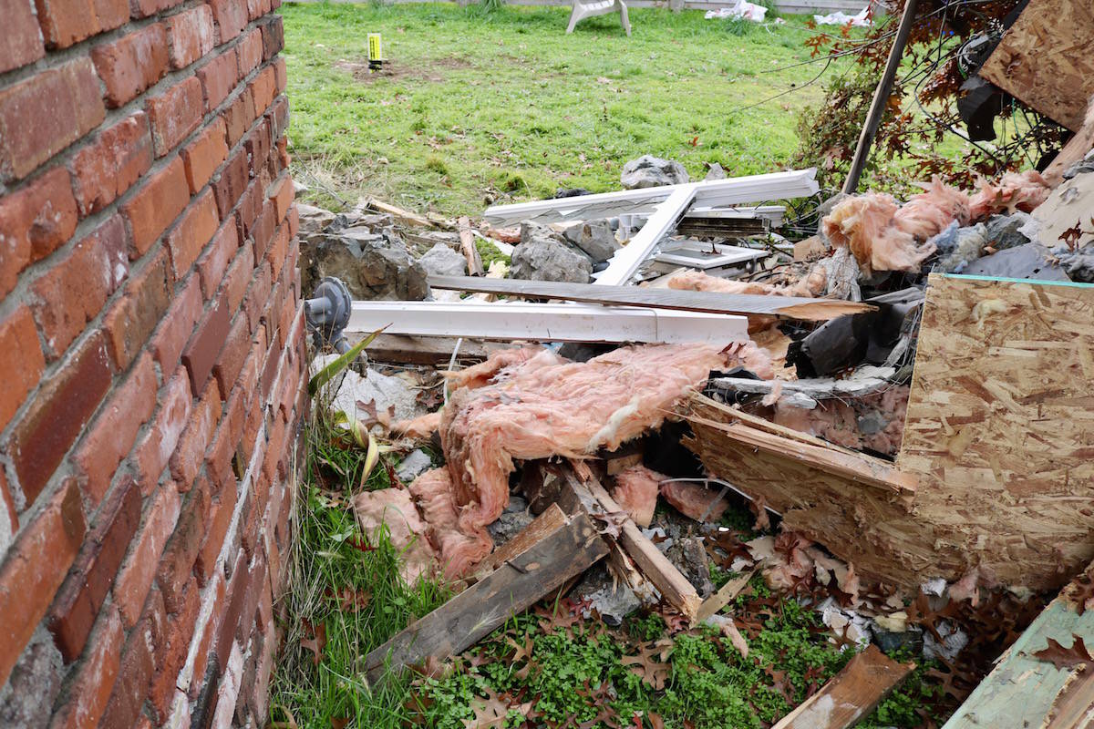 19247575_web1_191105-GNG-SookeRdCrashFOLO_3