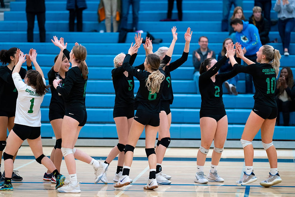 19413315_web1_191117-OBN-OakBay-Volleyball-Girls