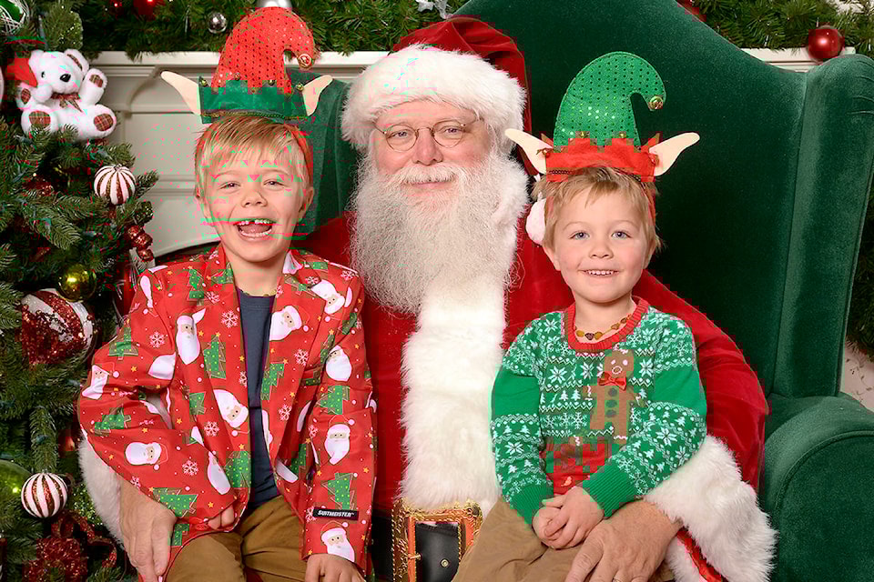 19445308_web1_Santa-Photos