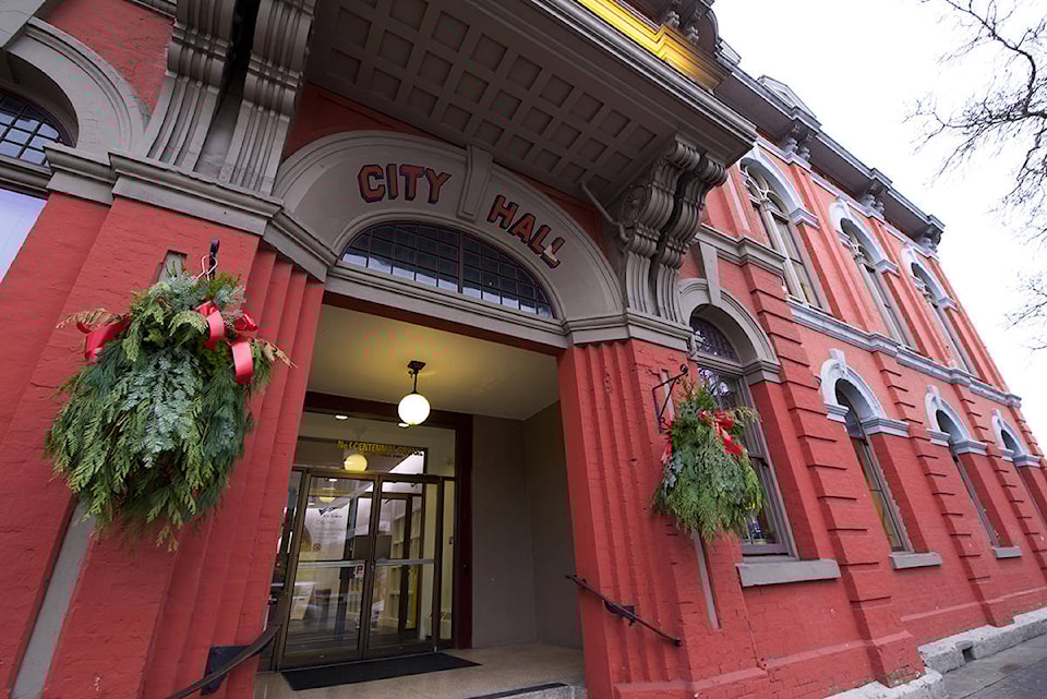 19701434_web1_191213-VNE-CityHall3