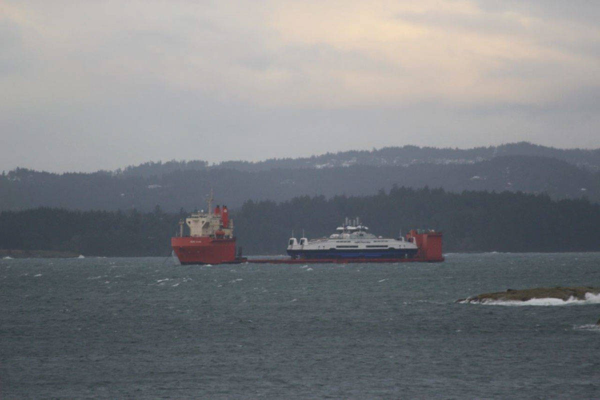 20198688_web1_200118-VNE-Hybrid-Ferry-Arrival_1