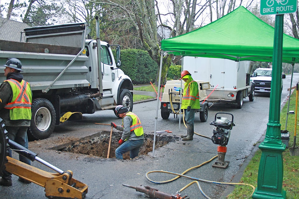 20436499_web1_200205-OBN-SinkHole-Lansdowne_2