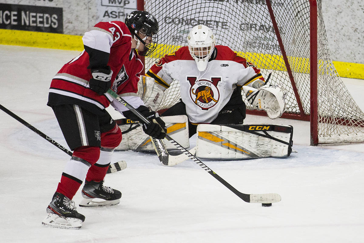 20581211_web1_200216-CRM-storm-cougars-hockey_8