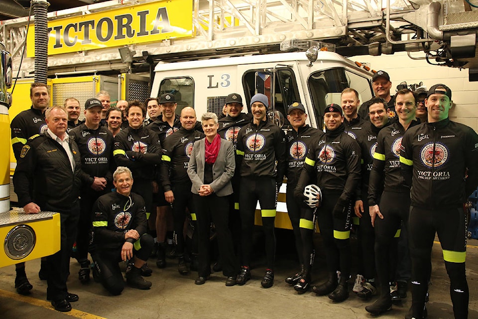 20694776_web1_200225-VNE-FirefighterCancerSuprise-1_2