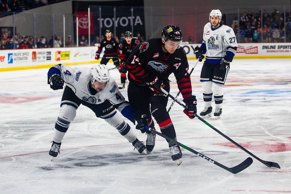20848453_web1_200308-VNE-RoyalsLoseToWinterHawks-portland_1