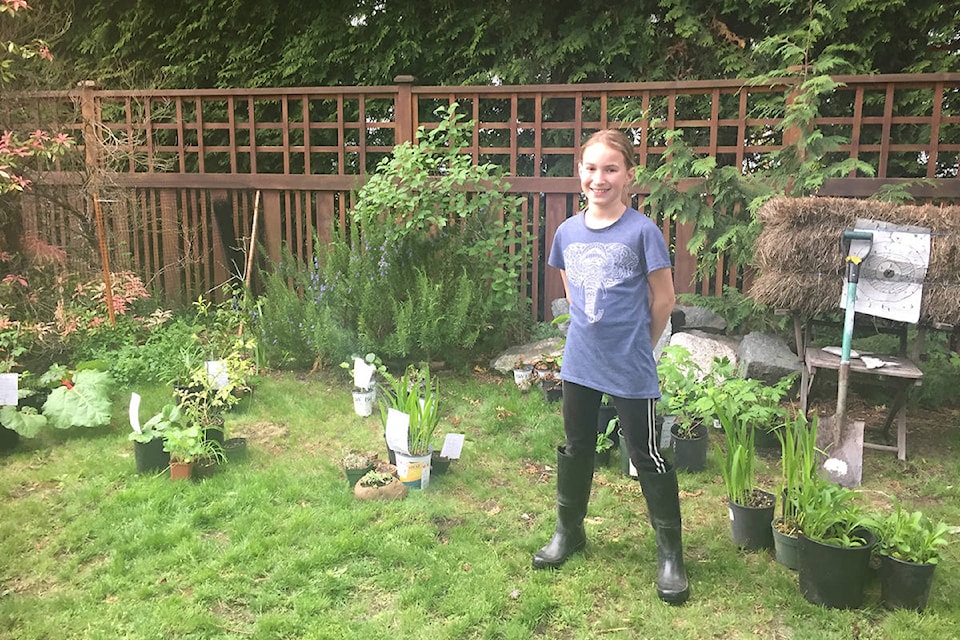 21494767_web1_200508-SNE-KidSellsPlants_2