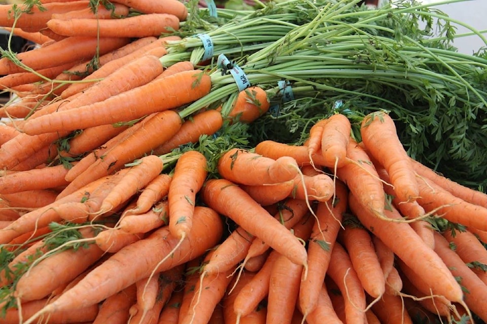 21975452_web1_200626-PNR-PeninsulaCountryMarket-carrots_1