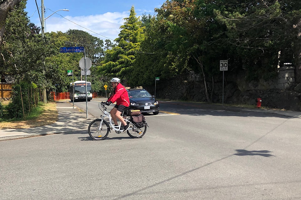22165012_web1_200706-OBN-OB-VIC-BIkeLane-connector-_1