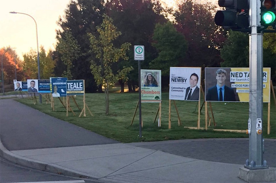 22939552_web1_201007-SNE-ElectionSigns-MunicipalPropBan-signs_1