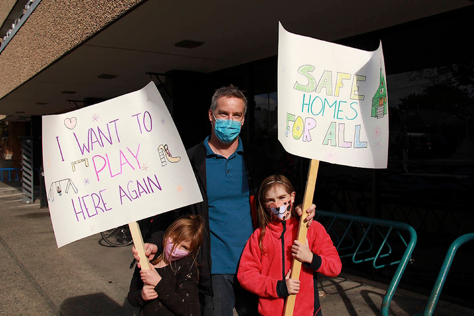 Over a dozen unhoused people and North Park neighbourhood residents showed up to Central Park Oct. 10 to discuss housing with provincial candidates. (Jane Skrypnek/News Staff)