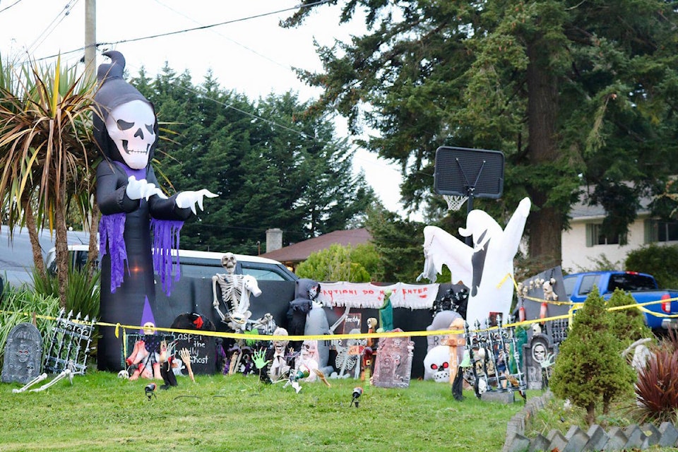 Black Press Media took to the streets of Colwood to find houses decorated for Halloween. (Aaron Guillen/News Staff)