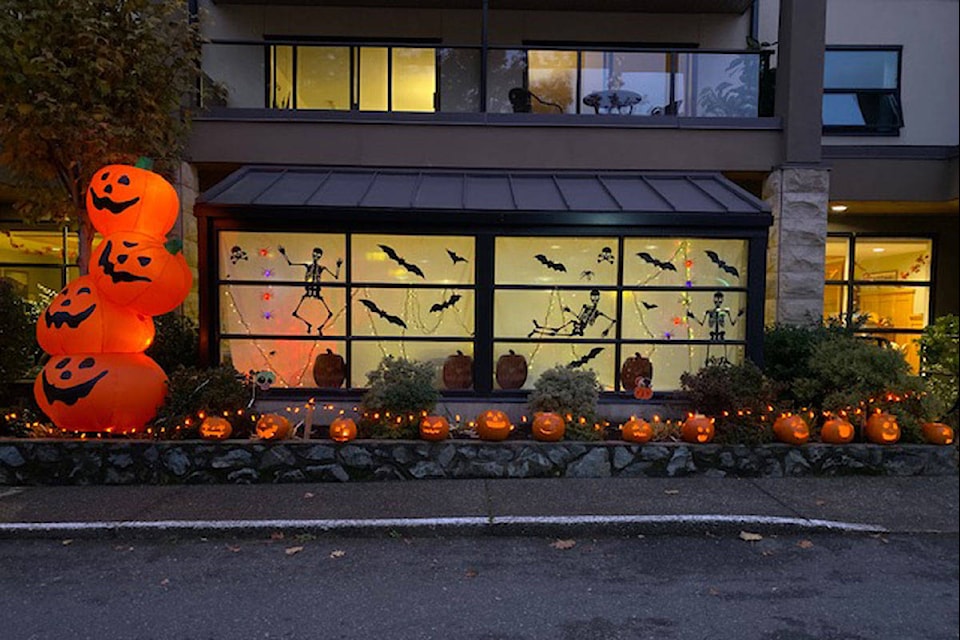 Berwick House Retirement Community hosted its annual Great Pumpkin Walk with the Grade 5 students from Hillcrest Elementary in a pandemic-friendly fashion. (Photo courtesy Melissa Braun)