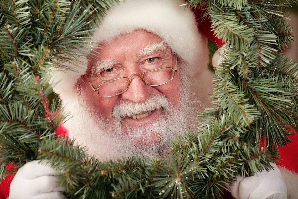 23338016_web1_201119-SNM-Parade-SANTA_1