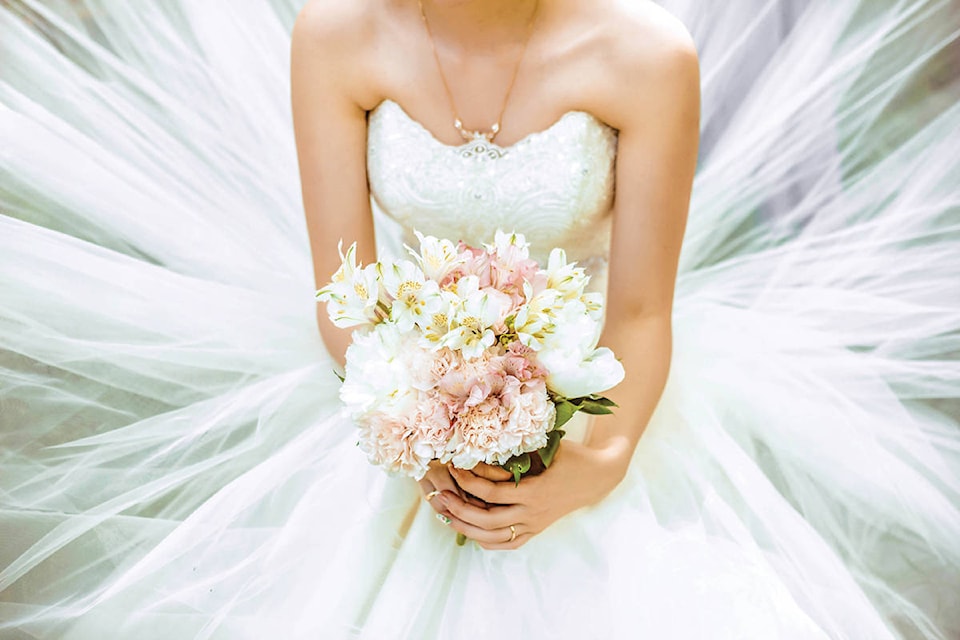 23466541_web1_Wedding-Dress-Flowers-Stock-GPS