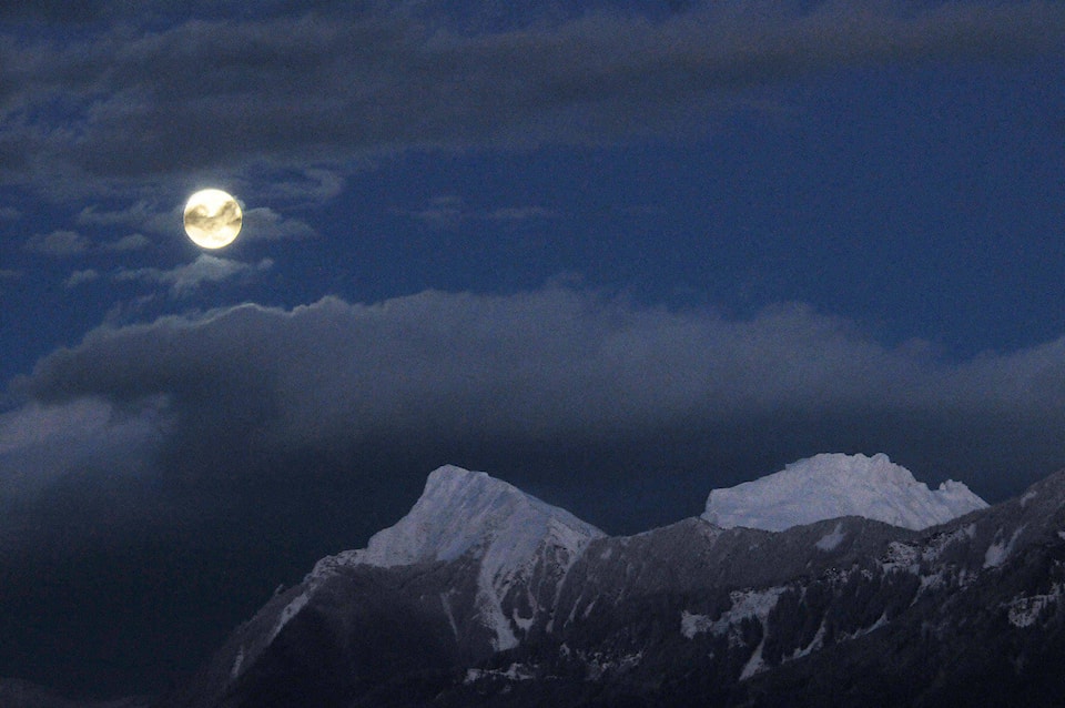 23527195_web1_200208-CPL-Snow-Moon-Cheam-PRINT_1