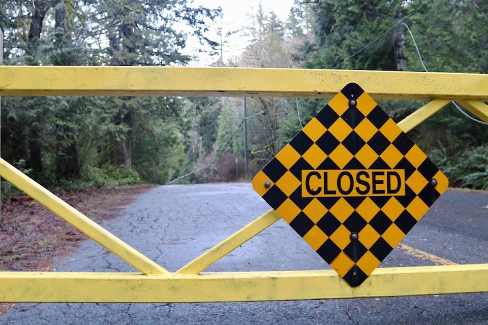 23906489_web1_210121-SNM-Potholes-Closed-gate_1