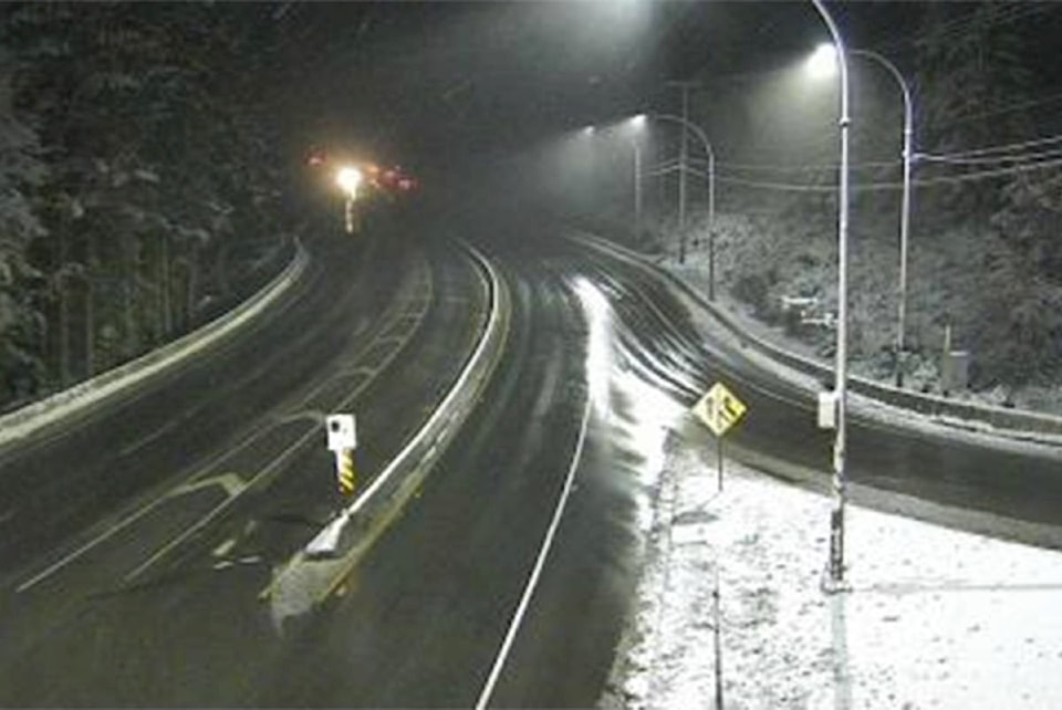 24043080_web1_210127-GNG-Snowfall-Warning-Malahat_1