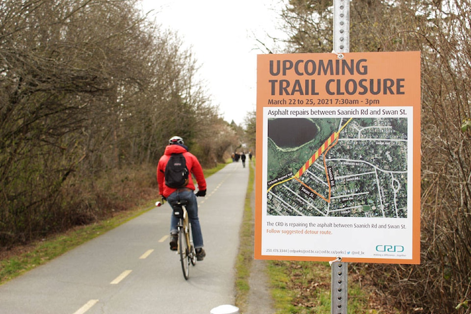 24466634_web1_210309-SNE-LochsideTrailPavingClosure-lochside_2