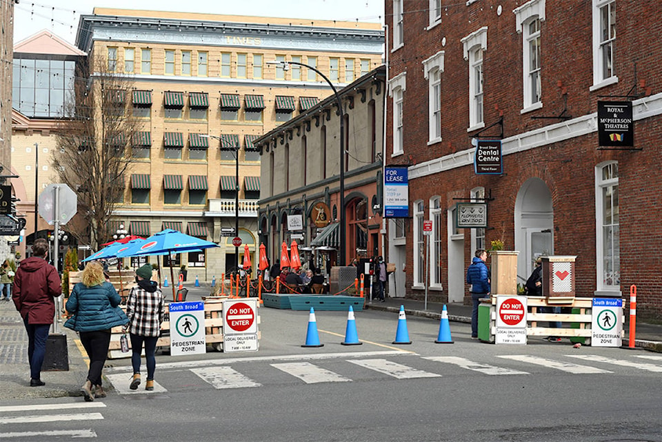 24564732_web1_210318-VNE-Broad-Street-Pedestrians_1