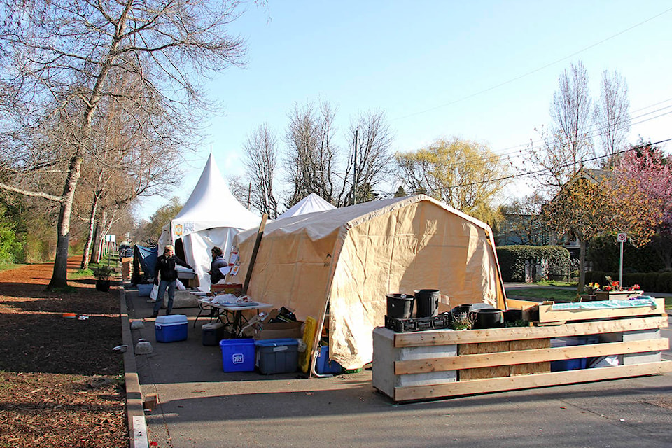 24567604_web1_210318-VNE-Care-Tent-cookstreet_1