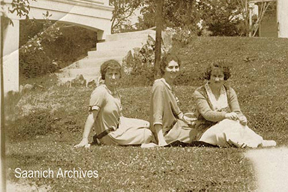 Saanich employees (left to right) Annie Robinson, Kathleen Warren and Helen Elliott sit outside the former municipal hall on West Saanich Road in 1920. (Photo courtesy Saanich Archives)