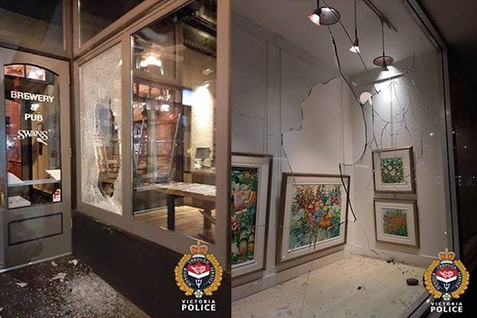 24768396_web1_210121-VNE-DowntownBusinesses-glasssmash_1