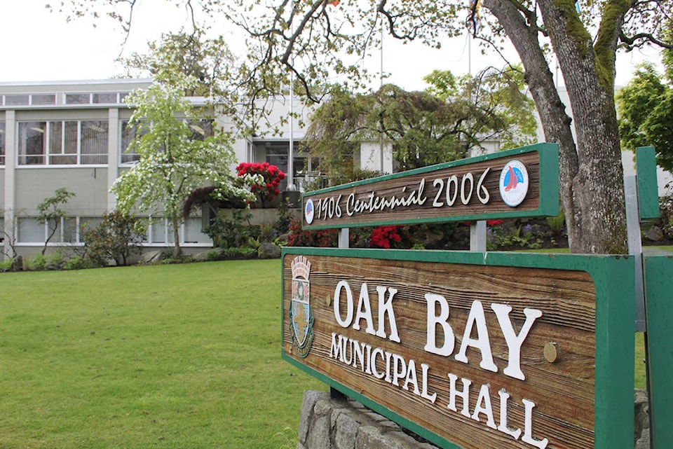 24858934_web1_OakBayCityHall_1