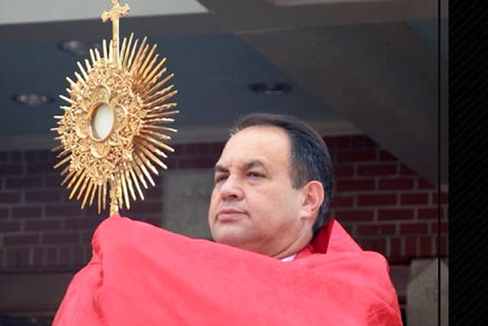 24875305_web1_210416-SNE-FormerSaanichPastorDiesCOVID-FatherBatista_1