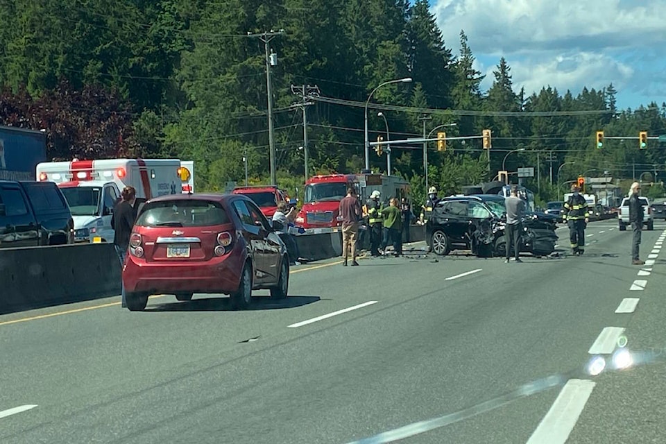 25323112_web1_210528-gng-malahat-crash--_1