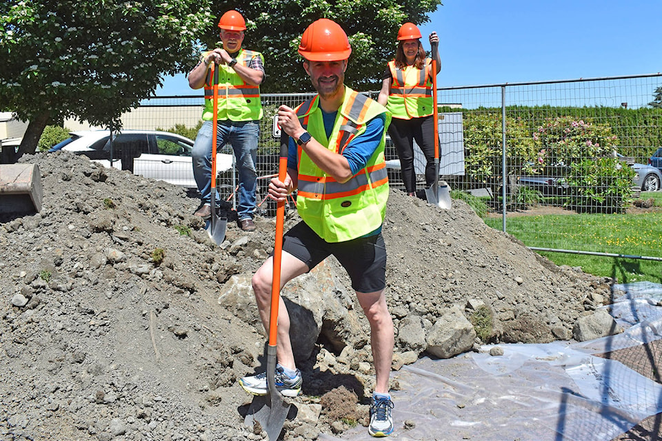 25348713_web1_210601-PNR-BikeWorkProject-GroundBreaking_1