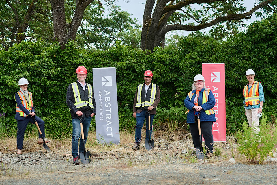 25451301_web1_210609-VNE-SparrowGroundBreaking-sub_1