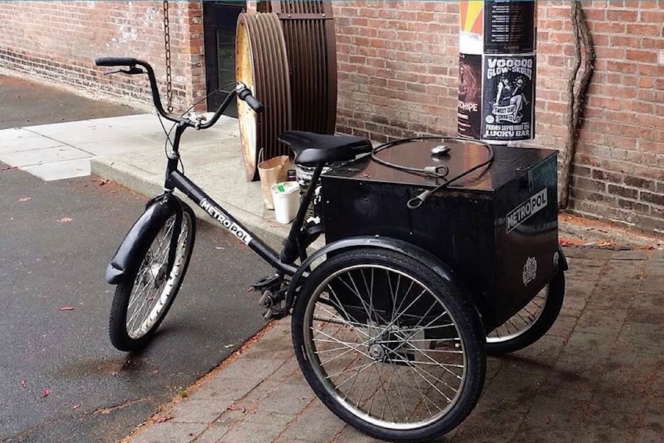 25557145_web1_210618-vne-adult-tricycle-theft--_1