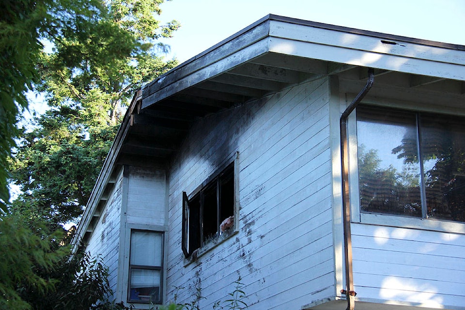 25565632_web1_210621-VNE-House-Fire_2