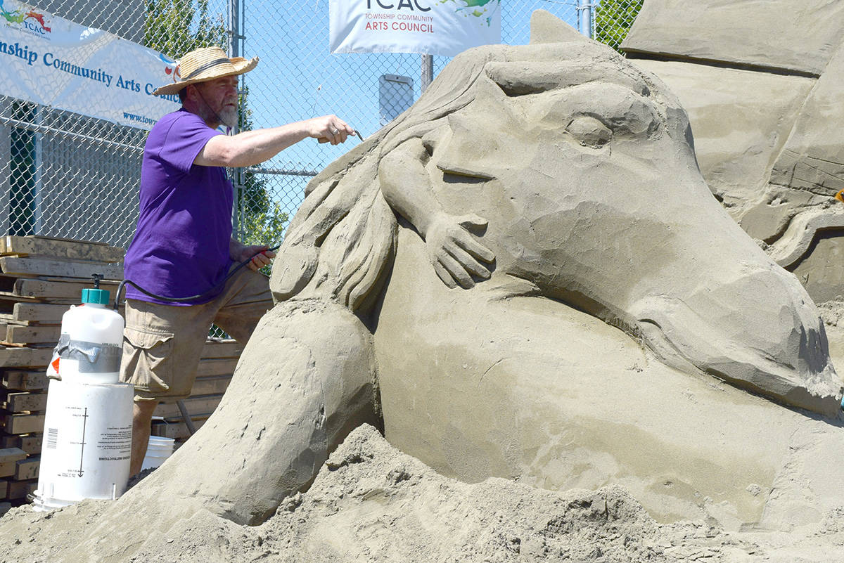 25644780_web1_210628-VNE-SandSculpture-Photos_3