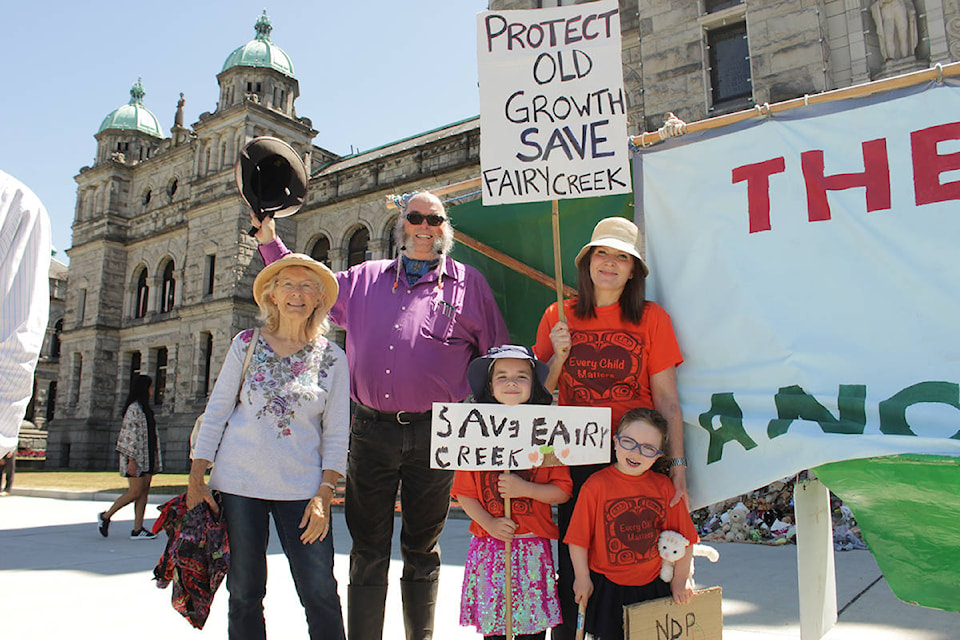 25860396_web1_210717-VNE-Saturday-fairy-creek-protest-bclegfairy_1