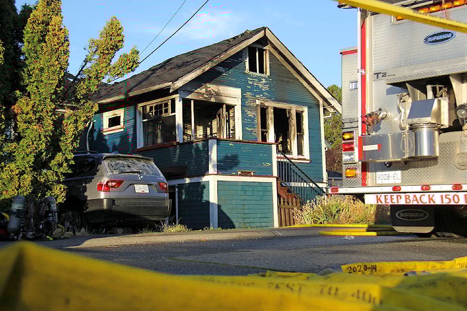 26115775_web1_210811-SNE-HouseFire_2