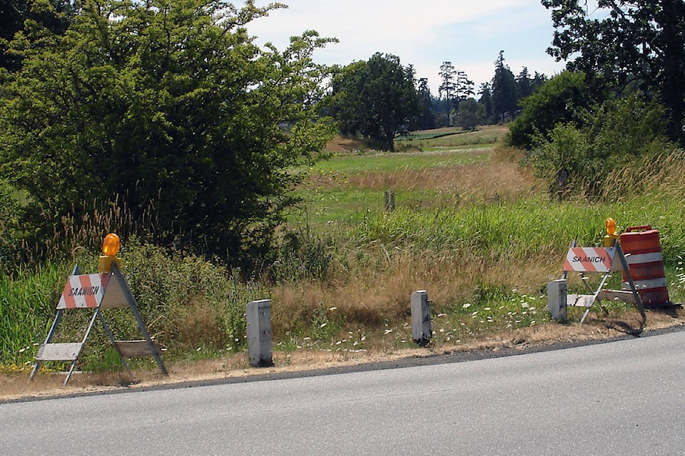 26225943_web1_210820-SNE-W-Burnside-Safety-Barrier-disrepair_1