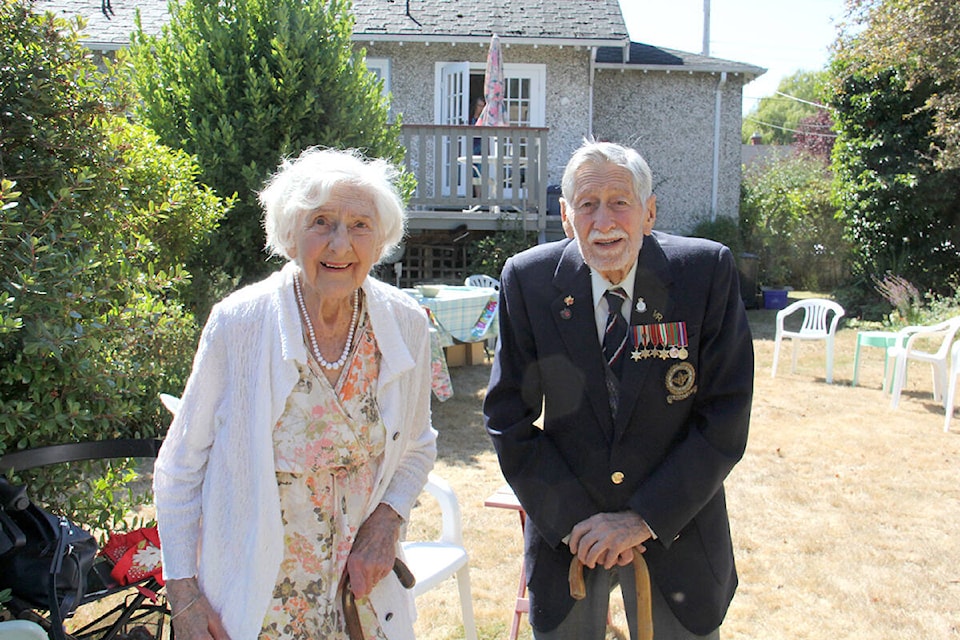 26375650_web1_210903-OBN-101yearold_1