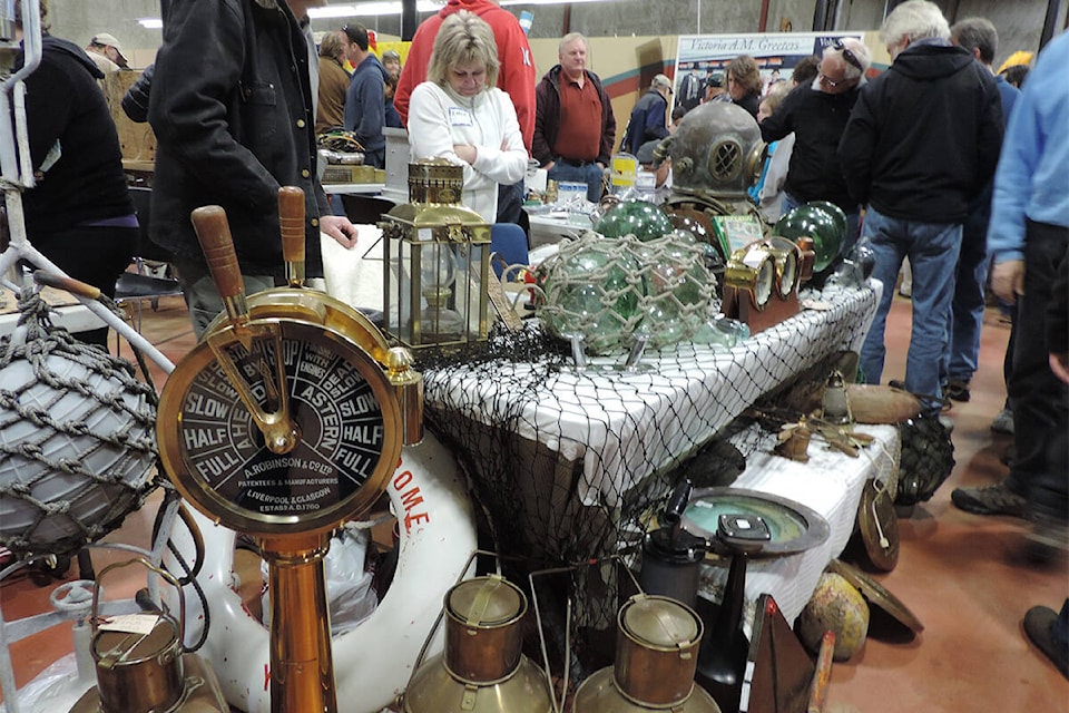 26791697_web1_211012-VNE-GiantMArineGarageSale_1