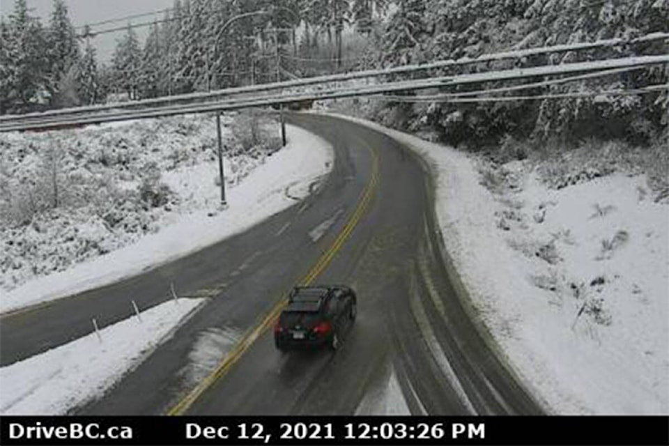 Rapid snowfall commenced on the Malahat around noon on Sunday, Dec. 12. (Kiernan Green/News Staff)