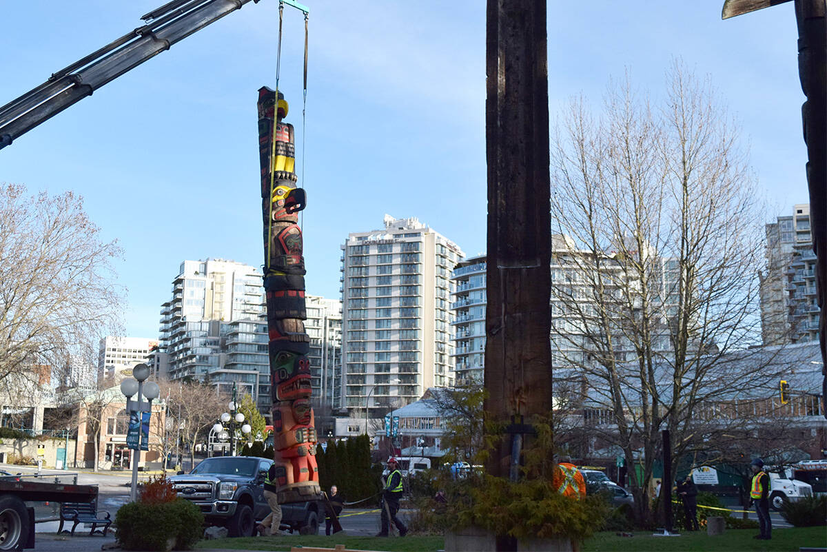 A crane lifts Richard Hunts restored 1979 totem to its new location in Thunderbord Park, facing Belleville and Douglas streets. (Kiernan Green/News Staff)