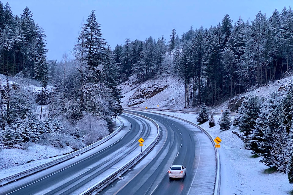 27641089_web1_211225-GNG-white-christmas-weatherhit-Highway1Pic_1